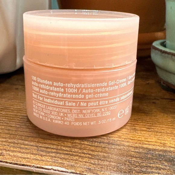 🌸4/$40 Clinique Moisture Surge 100H auto replenishing hydrator. Mini. - Picture 2 of 3